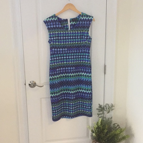 Smashed Lemon dress. European style cut. Beautiful - Picture 4 of 5